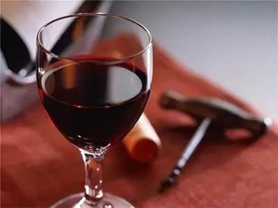 平顶山奔富代理：红葡萄酒年份越长越好么?